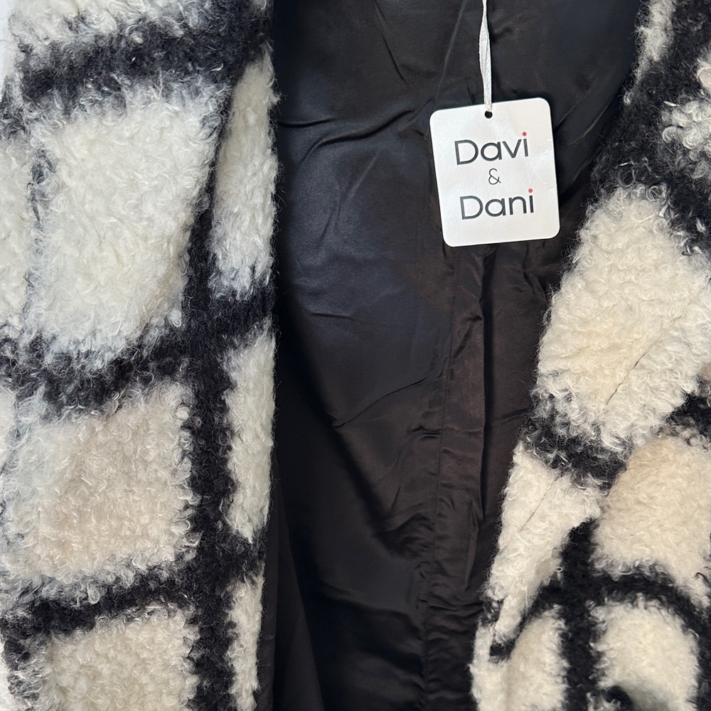 Brand new. DAVI & DANI Black and White Checkered Fuzzy Jacket COMFY! - Picture 5 of 7
